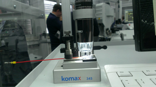 Komax 345 Микроскоп
